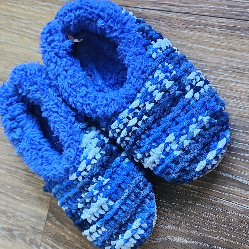 Snoozies Chunky Knit Blue Slippers